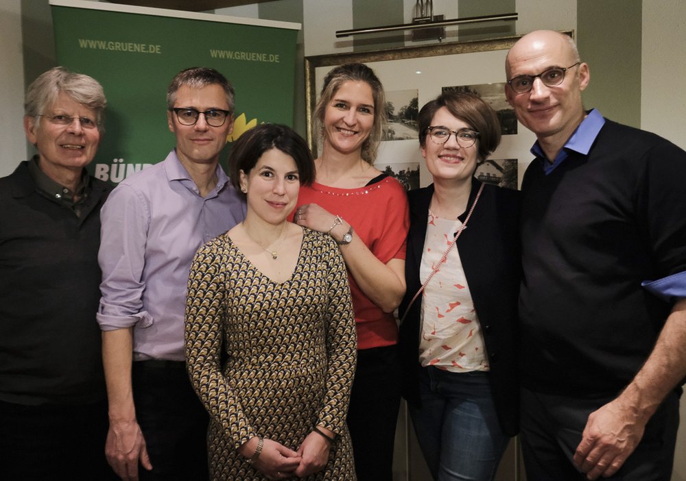 Die Spitzenkandidaten der Ickinger Grünen bei der Auftaktveranstaltung Die Spitzenkandidaten der Ickinger Grünen bei der Auftaktveranstaltung: (v. li.) OV-Chef Dr. Michael Prosinger, Dr. Jörg Überla, Sabrina Stör, Bürgermeisterkandidatin Laura von Beckerath-Leismüller, Jovana von Beckerath und Dr. Philipp Geiger.